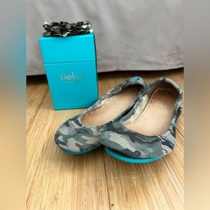 Calouflage Tieks size 8